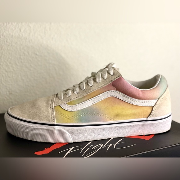 Vans - Picture 1 of 1